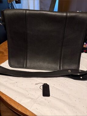 Coach Black Leather Men's Messenger Bag with Adjustable Strap
